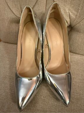 Wild Diva Silver Pointed-Toe Patent 4 inch Pumps Size 7